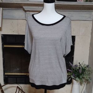 🛍️🛍️NWT. Premise scoop neck top
